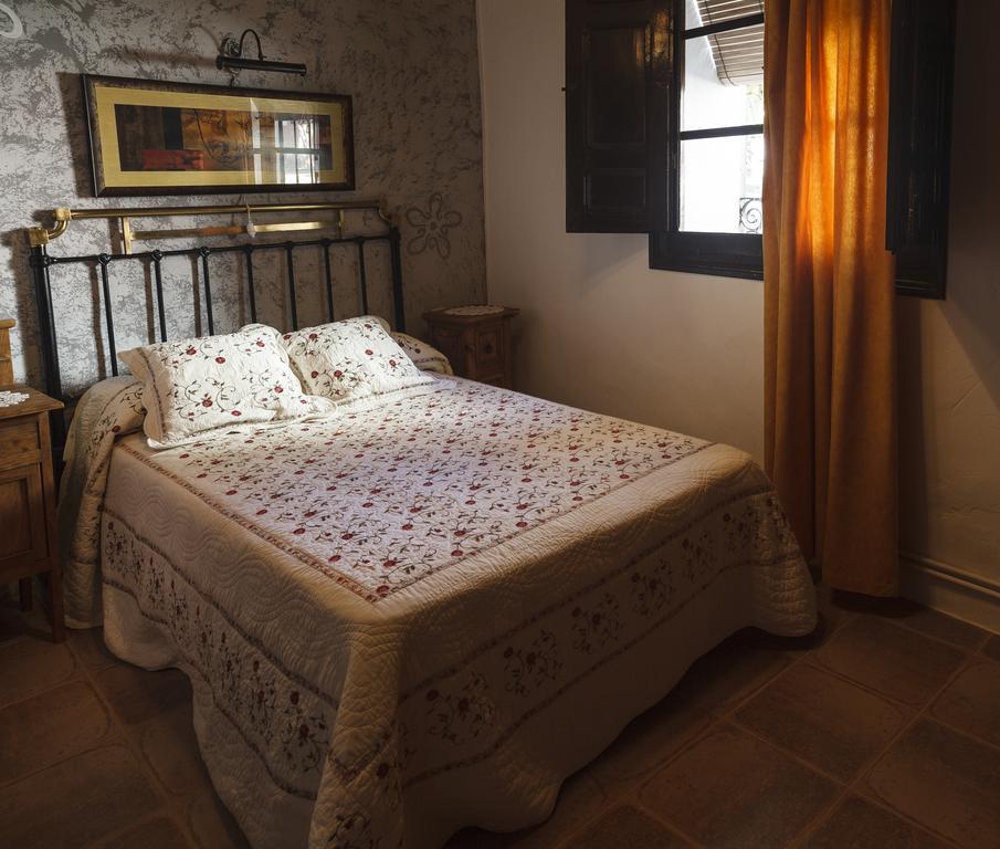 La Casa Del Tio Venancio Pensionat Caracenilla Rum bild