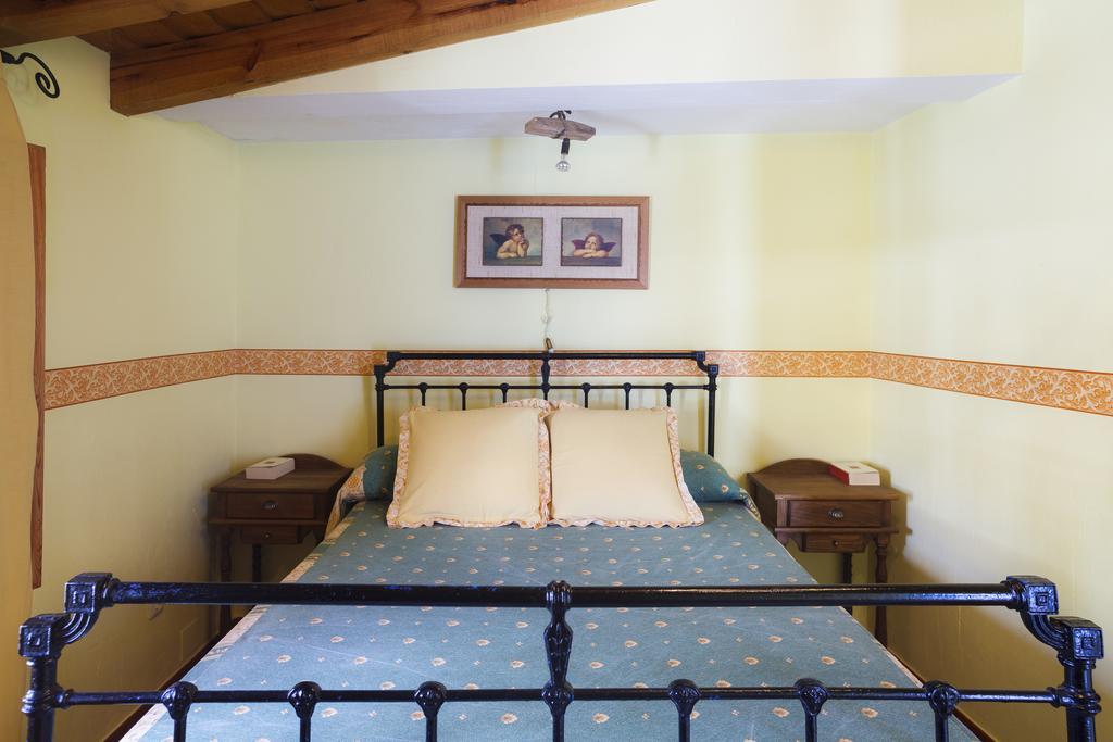 La Casa Del Tio Venancio Pensionat Caracenilla Rum bild