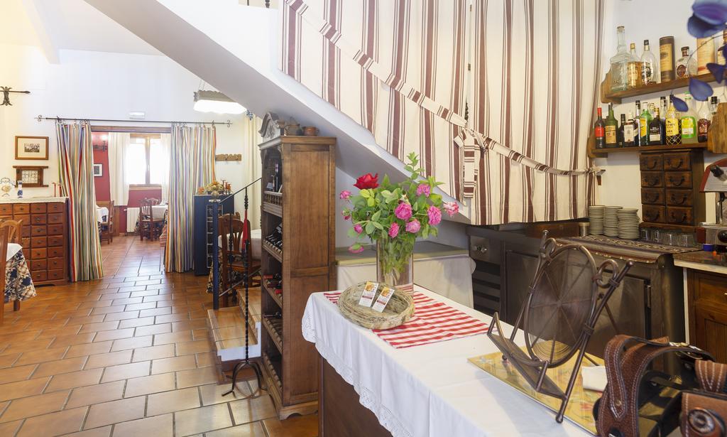 La Casa Del Tio Venancio Pensionat Caracenilla Exteriör bild
