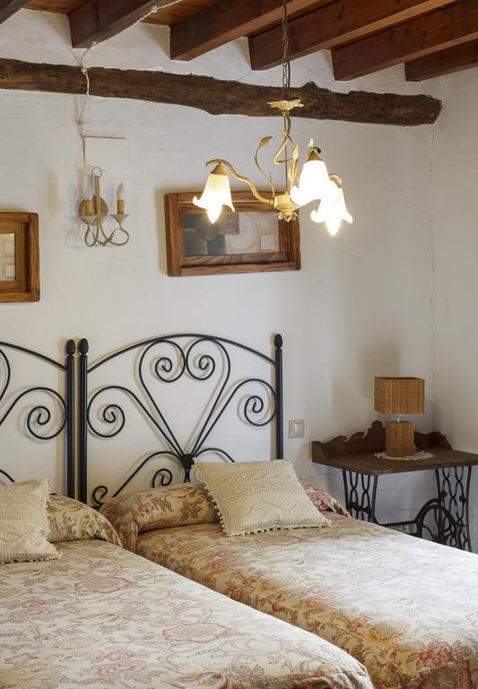 La Casa Del Tio Venancio Pensionat Caracenilla Exteriör bild
